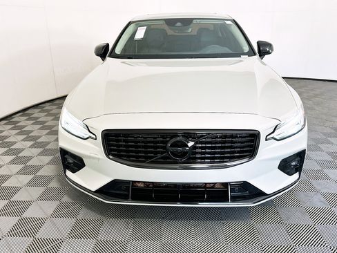 Used 2022 Volvo S60 B5 Momentum w/ Premium Package FWD image 8