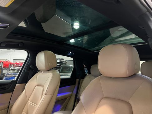 Used 2019 Porsche Cayenne image 24