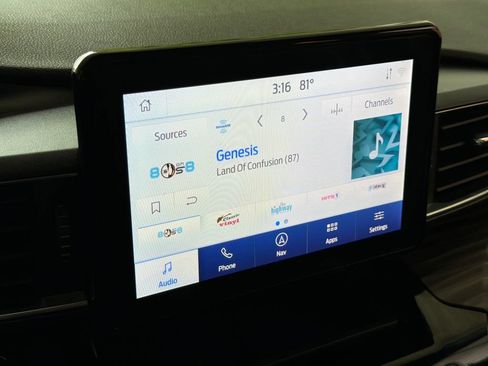 Used 2021 Ford Explorer Limited w/ Equipment Group 301A RWD image 8