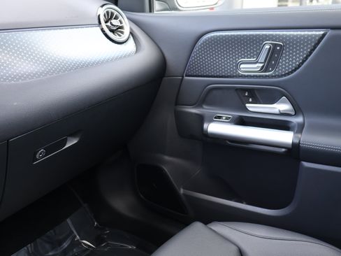 Certified 2025 Mercedes-Benz GLA 250 image 44