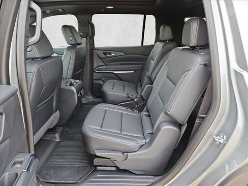 New 2026 Chevrolet Traverse LT image 16