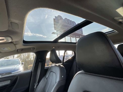 Certified 2025 Volvo XC40 B5 Core image 20