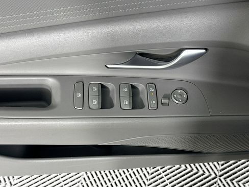 Used 2024 Hyundai Elantra SEL image 15