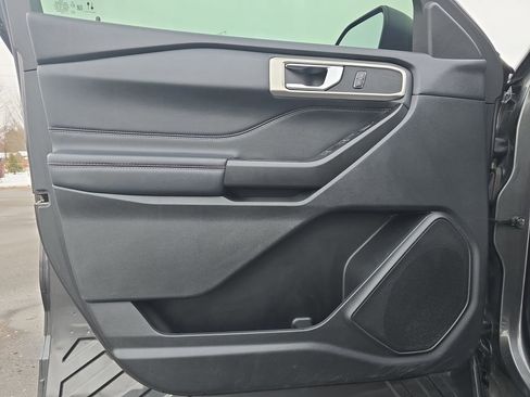 Used 2020 Ford Explorer XLT w/ Equipment Group 202A image 30