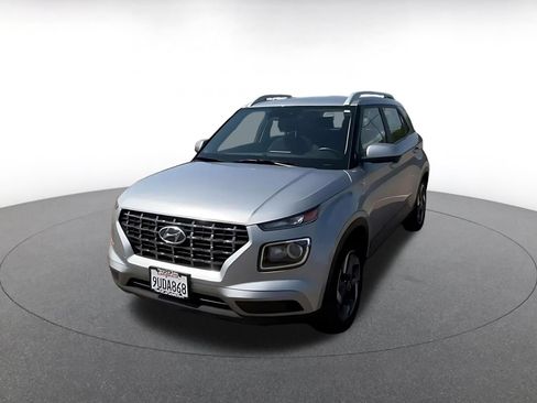 Used 2025 Hyundai Venue SEL FWD image 8
