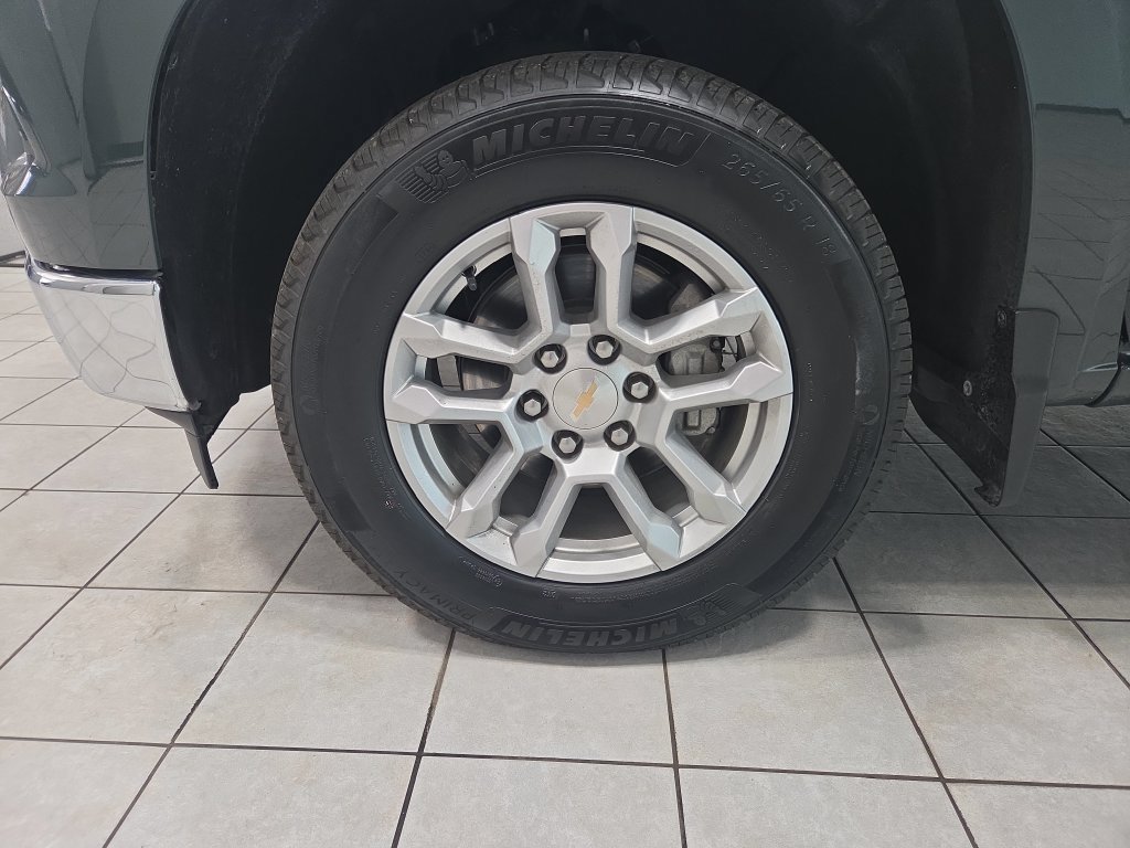 Used 2025 Chevrolet Silverado 1500 LT AWD/4WD image 46