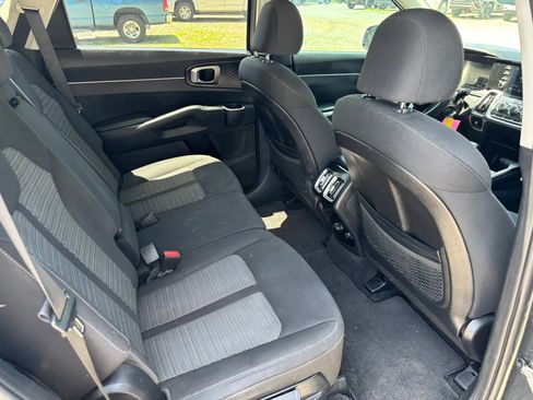 Used 2021 Kia Sorento LX AWD/4WD image 18