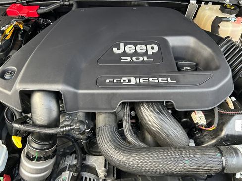 Used 2021 Jeep Gladiator Willys image 30