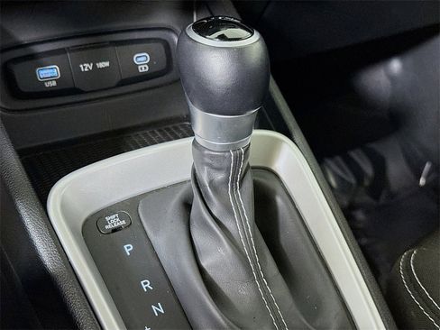 Certified 2025 Hyundai Venue SEL image 10