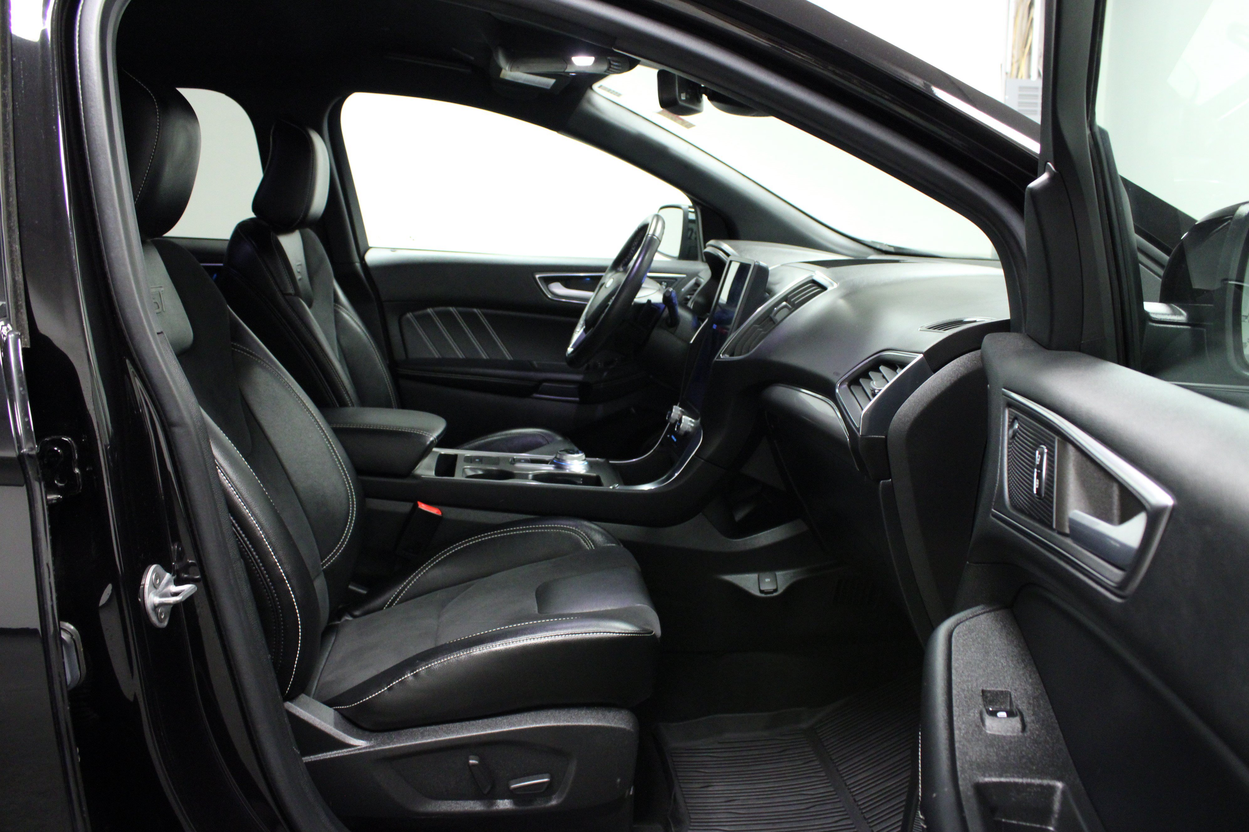 Used 2023 Ford Edge ST AWD/4WD image 16