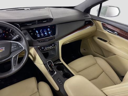 Used 2017 Cadillac XT5 Premium Luxury w/ Driver Assist Package image 25