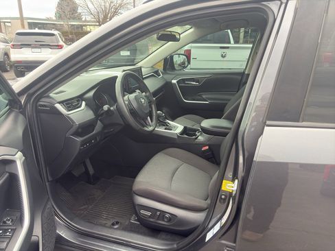 Used 2021 Toyota RAV4 XLE w/ XLE Grade Weather Package image 12