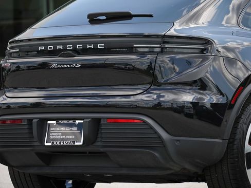 Certified 2025 Porsche Macan 4S Electric AWD/4WD image 31