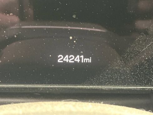 Used 2025 GMC Terrain Elevation w/ Elevation Premium Package AWD/4WD image 9