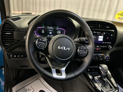 Used 2024 Kia Soul EX image 13