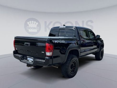 Used 2016 Toyota Tacoma TRD Off-Road AWD/4WD image 7