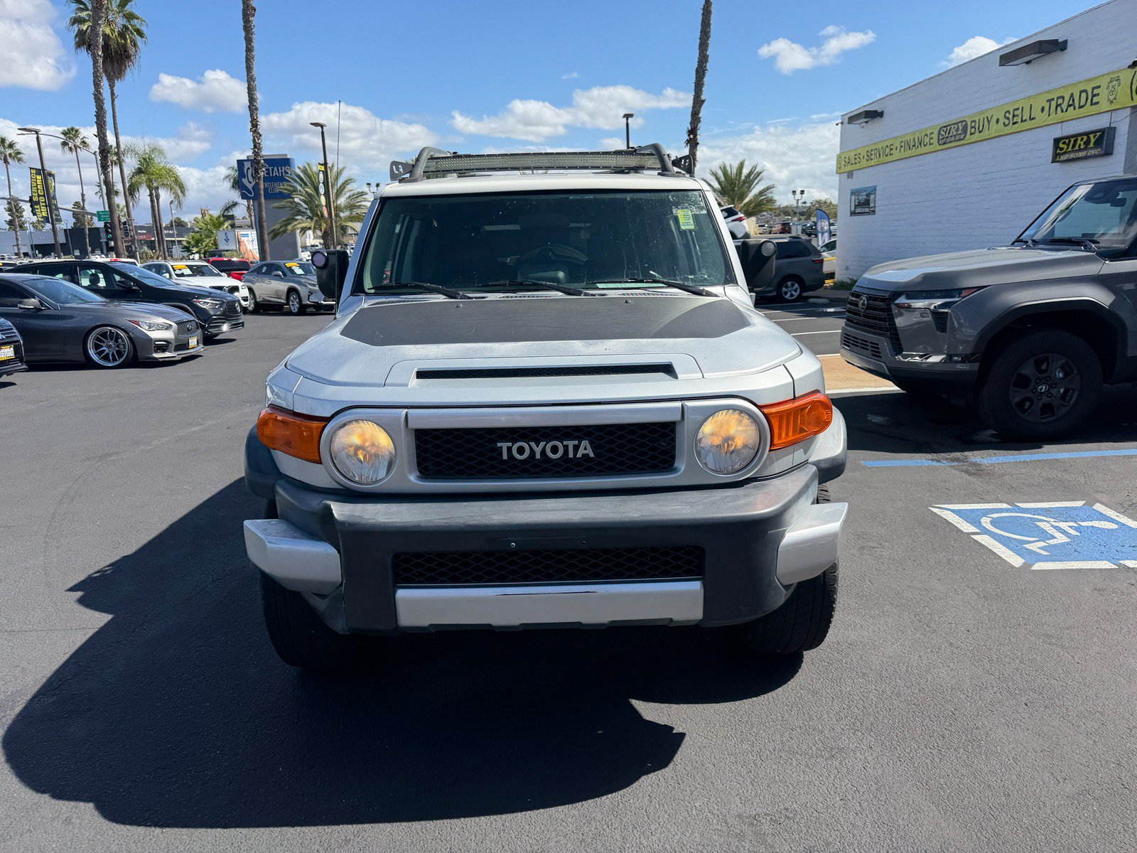 Used 2007 Toyota FJ Cruiser 4WD w/ Upgrade Pkg 1 image 2