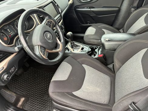 Used 2014 Jeep Cherokee Latitude w/ Cold Weather Group FWD image 16