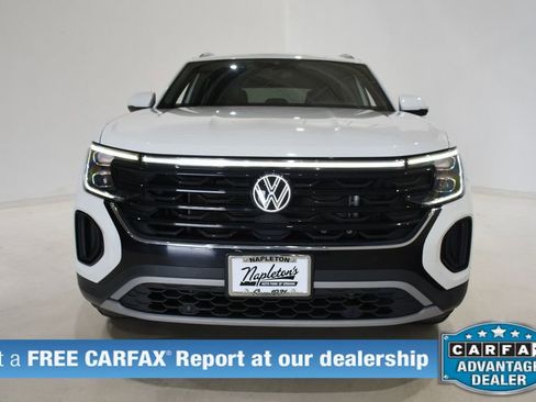 Used 2025 Volkswagen Atlas Cross Sport SE FWD image 2