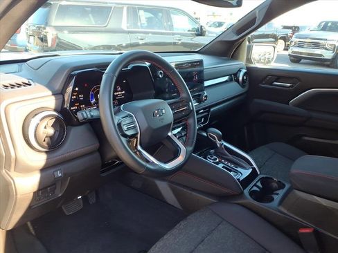 Used 2025 Chevrolet Colorado Z71 w/ Technology Package image 12