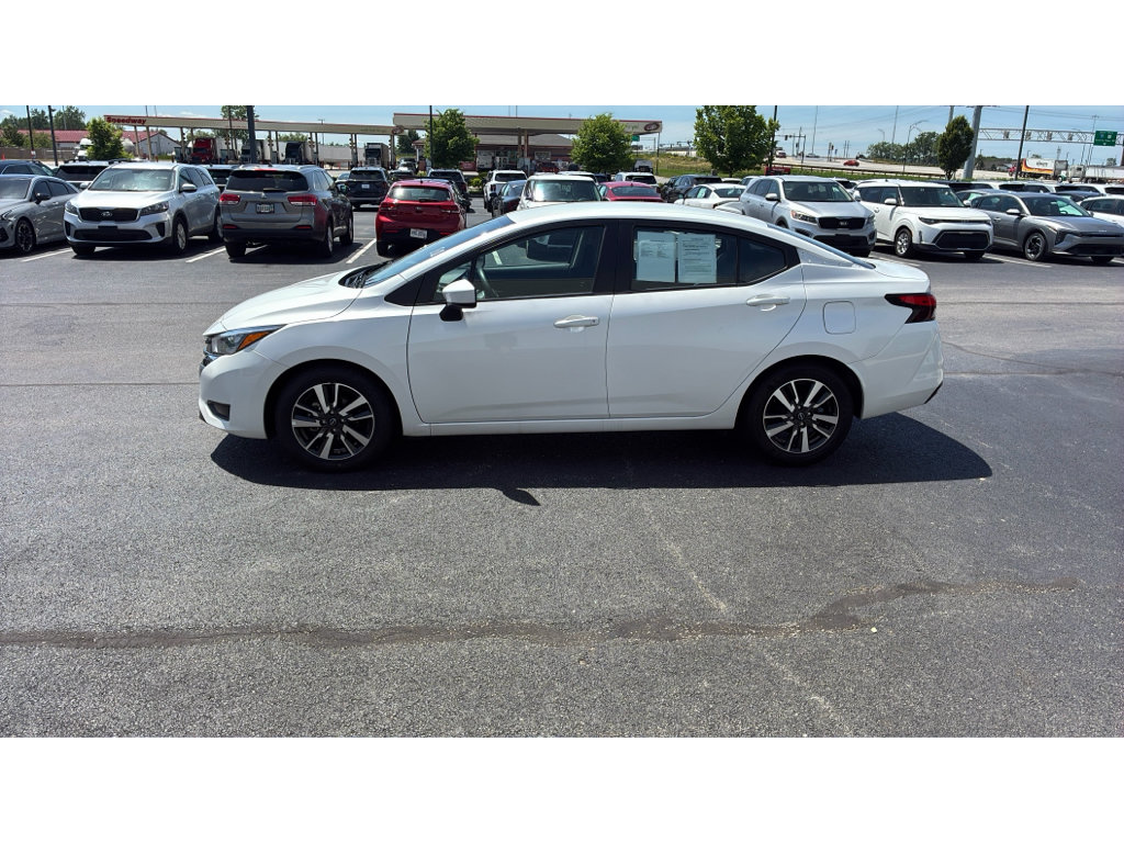 Used 2025 Nissan Versa SV FWD image 3