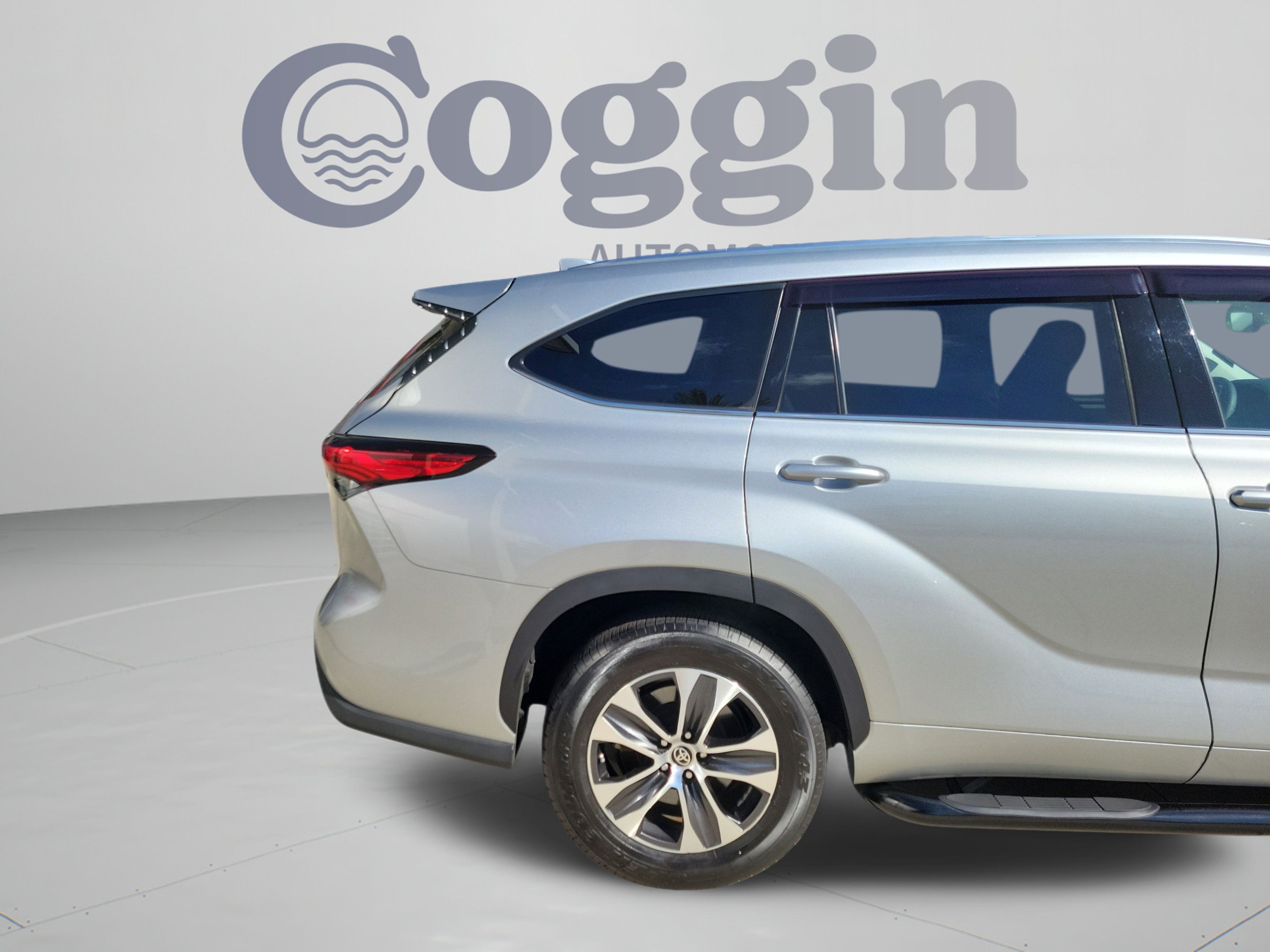 Used 2021 Toyota Highlander XLE FWD image 31