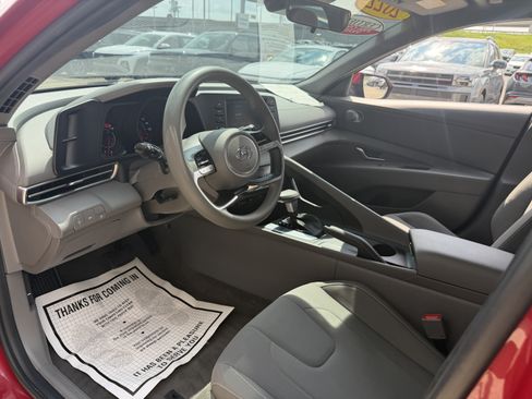 Certified 2022 Hyundai Elantra SEL FWD image 24