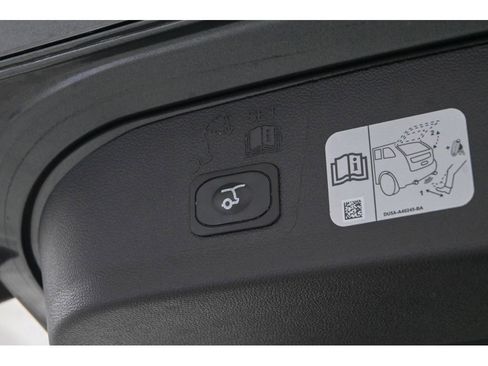 Used 2019 Ford Escape Titanium image 48