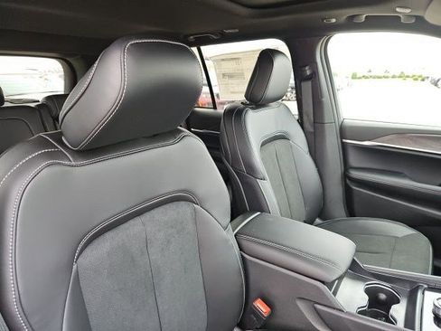 New 2026 Jeep Grand Cherokee Altitude AWD/4WD image 12