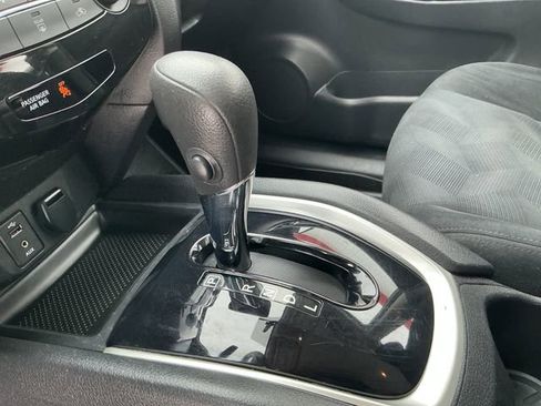 Used 2014 Nissan Rogue S image 30