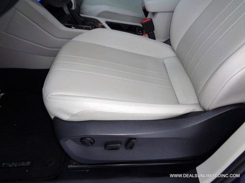 Used 2024 Volkswagen Tiguan SE image 9