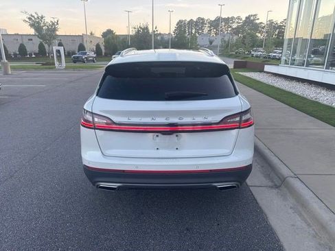 Used 2022 Lincoln Nautilus FWD w/ Premium Package image 7