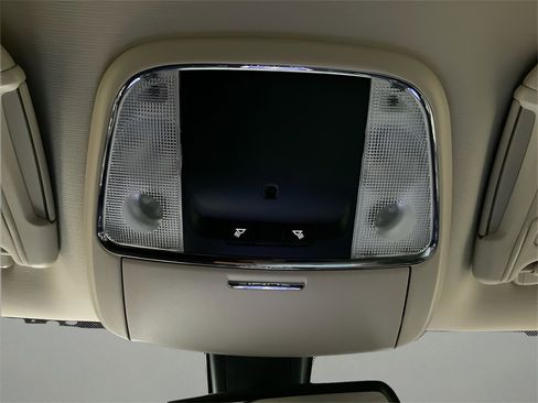 Used 2017 Chrysler 300 Limited image 29