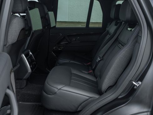 Used 2025 Land Rover Range Rover SV image 28