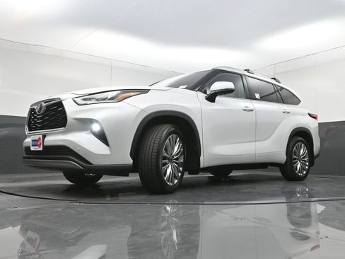 Used 2024 Toyota Highlander Platinum AWD/4WD image 29