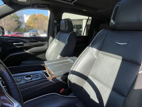 Used 2023 Cadillac Escalade ESV Premium Luxury image 21