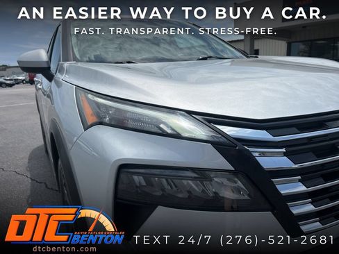 Used 2025 Nissan Rogue SV FWD image 28