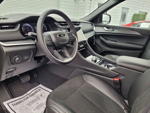 New 2025 Jeep Grand Cherokee L Altitude image 10