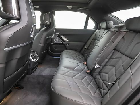 Used 2026 BMW 750e xDrive w/ Executive Package image 23