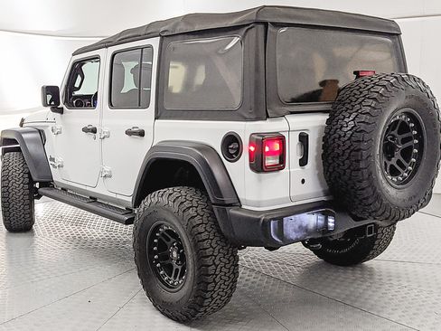Used 2018 Jeep Wrangler Unlimited Sport S AWD/4WD image 4