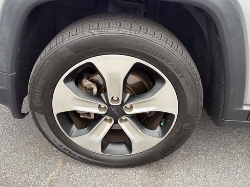 Used 2018 Jeep Compass Latitude w/ Popular Equipment Group FWD image 6
