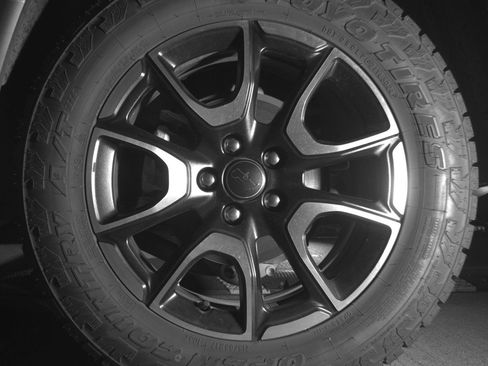 Used 2025 Jeep Compass Trailhawk AWD/4WD image 14