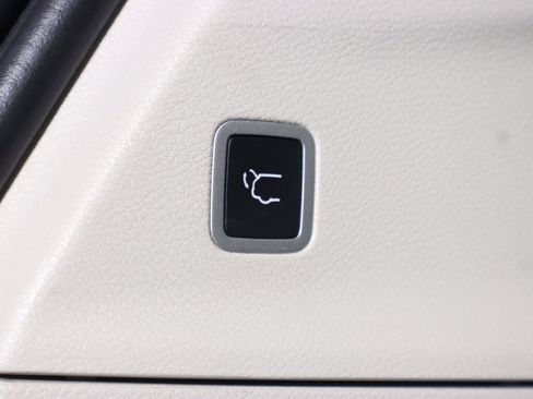 Used 2023 Chrysler Voyager LX FWD image 33