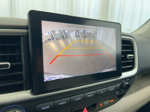 Used 2022 Hyundai Venue SEL image 25