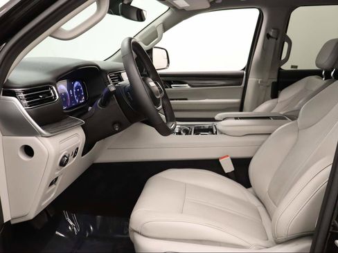 Used 2024 Jeep Wagoneer L Series II w/ Flexible Seating Group image 17