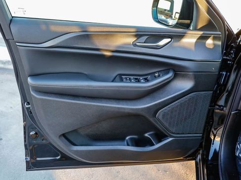 New 2025 Jeep Grand Cherokee Altitude image 22