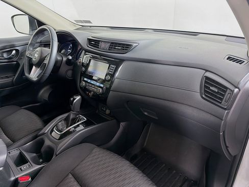 Used 2018 Nissan Rogue SV w/ Premium Package image 30