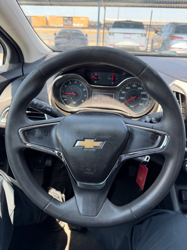 Used 2018 Chevrolet Cruze LS FWD image 38