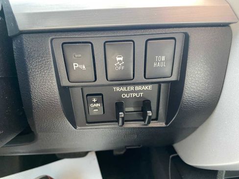 Used 2018 Toyota Tundra Platinum image 20