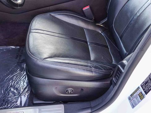 Used 2017 Kia K900 Luxury image 21